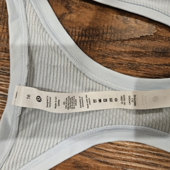 Lululemon Racer back tank 16 - Picture 4 of 5